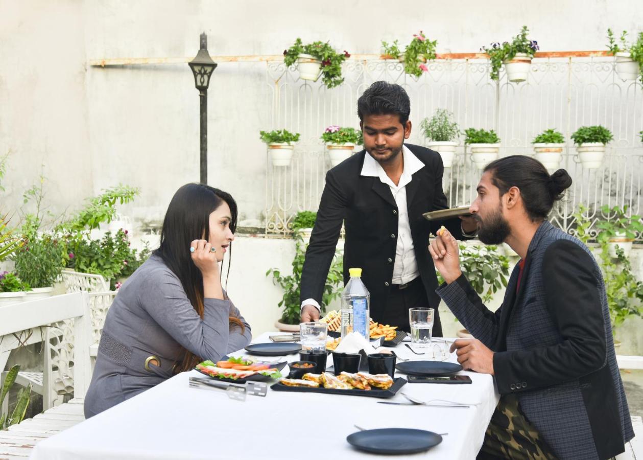 Stay Banaras - A Boutique Hotel バラナシ エクステリア 写真